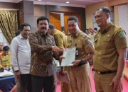 Menteri ATR/BPN Serahkan Sertifikat Hak Pakai Pemerintah kepala Pemkot Kendari