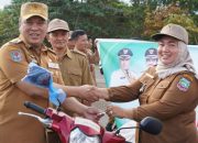 Bupati Konut Serahkan 35 Kendaraan Operasional kepada Kepala Desa