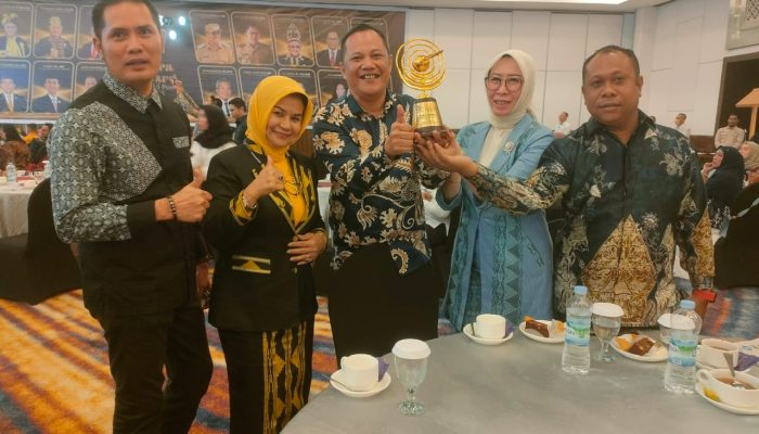 Jadi Sosok Penting dalam Pemberdayaan UMKM, Anton Timbang Diganjar Sultra Awards