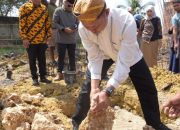Pj Wali Kota Kendari Didampingi Ketua DPRD Letakkan Batu Pertama Pembangunan Masjid Raudhatul Shalihin 