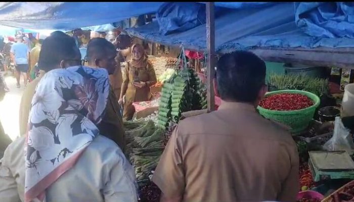 Sidak Pasar Mandonga Kendari, TPID Sultra Temukan Beras Dijual di Atas HET