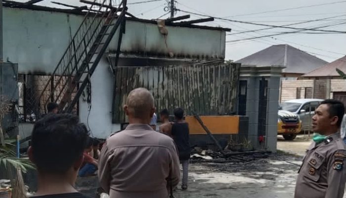 Indekos Milik Mantan Bupati Butur di Kendari Terbakar, 3 Penghuni Kamar Lompat dari Lantai 2