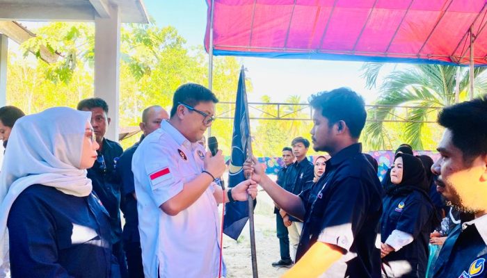 Ketua DPD NasDem Konsel Lantik Pengurus DPC dan DPRt se-Kecamatan Laeya