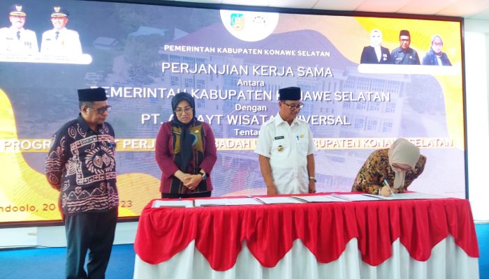 Pemda Konsel Berangkatkan 30 Warga ke Mekkah