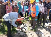 Pj Bupati Bombana Letakkan Batu Pertama Pembangunan Mesjid Khalid Al-Kahfi di Kecamatan Rumbia