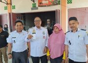Ahli Waris Pekerja Rentan Muna Barat Terima Santunan Jaminan Kematian 42 Juta Rupiah