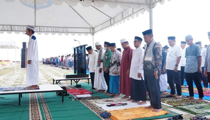 Terdampak Kemarau, Pemkab Bombana dan Masyarakat Gelar Sholat Istisqo