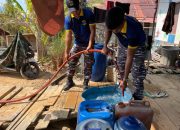 Lanal Kendari Salurkan 30 Ribu Liter Air Bersih untuk 550 Keluarga di Soropia