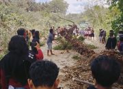Geram Tak Kunjung Ada Perbaikan, Puluhan Warga di Buton Utara Blokade Jalan