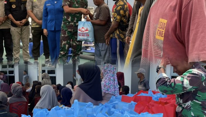 Rangkaian HUT ke-78 TNI, Lanal Kendari Bagikan 800 Paket Sembako untuk Masyarakat