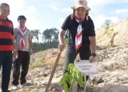 Pj Wali Kota Kendari Lakukan Penanaman Pohon di Puncak Lacoste Nanga-Nanga