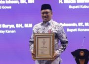 Atas Komitmennya Majukan Pendidikan, Bupati Konut Diganjar Penghargaan Dwija Praja Nugraha Tahun 2023
