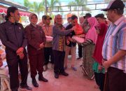 Bupati Konsel Launching Penyaluran Bantuan Paket Sembako Bagi Masyarakat Kurang Mampu