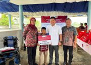 Fachry Serahkan Bansos Senilai Rp52,3 M untuk Warga Konawe