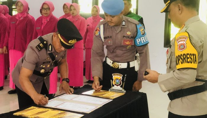 Kapolresta Kendari Pimpin Sertijab Kasat Lantas, Kasat Tahti dan Kapolsek Wawonii