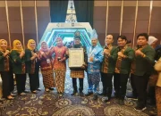 Kemenkes RI Berikan Penghargaan kepala Kota Kendari sebagai Kota Sehat Kategori Swasti Saba Wiwerda