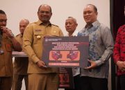 Bupati Konut Terima Langsung Bantuan Sarana Pemadam Kebakaran dari Kemendagri