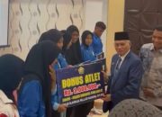 Sekda Sultra Beri Reward Bagi Atlet dan Pelatih Peraih Medali pada Ajang Popnas XVI di Palembang