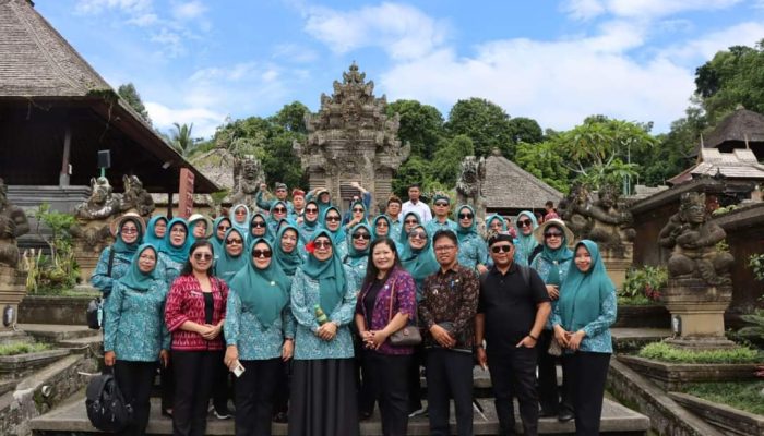 TP-PKK Kolaka Studi Tiru ke Desa Wisata Penglipuran Bali