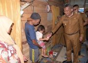 Pj Wali Kota Didampingi Sekda Kota Kendari Sambangi Beberapa Anak Stunting di Kecamatan Kendari Barat