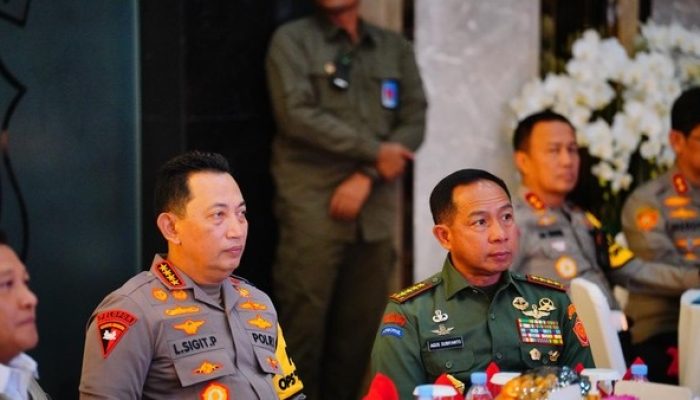 Kapolri Bersama Panglima TNI Pantau Pengamanan Malam Tahun Baru Secara Vicon