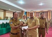Bupati Konut Serahkan Dana Apresiasi untuk 540 Peserta Musik Bambu