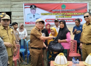 Harmin Ramba Salurkan Bantuan Kepada Korban Bencana Angin Kencang di Konawe