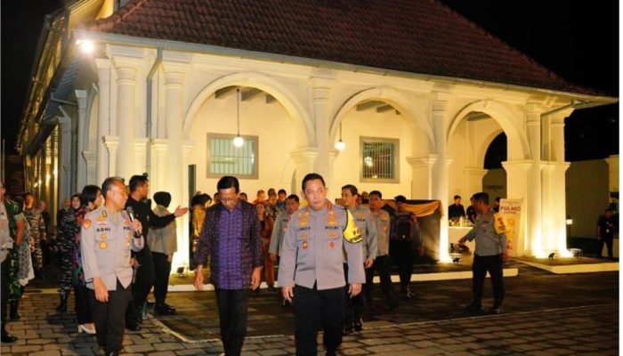 Kehadiran Kapolri di Acara Jogja Asik Disambut Meriah Oleh Warga