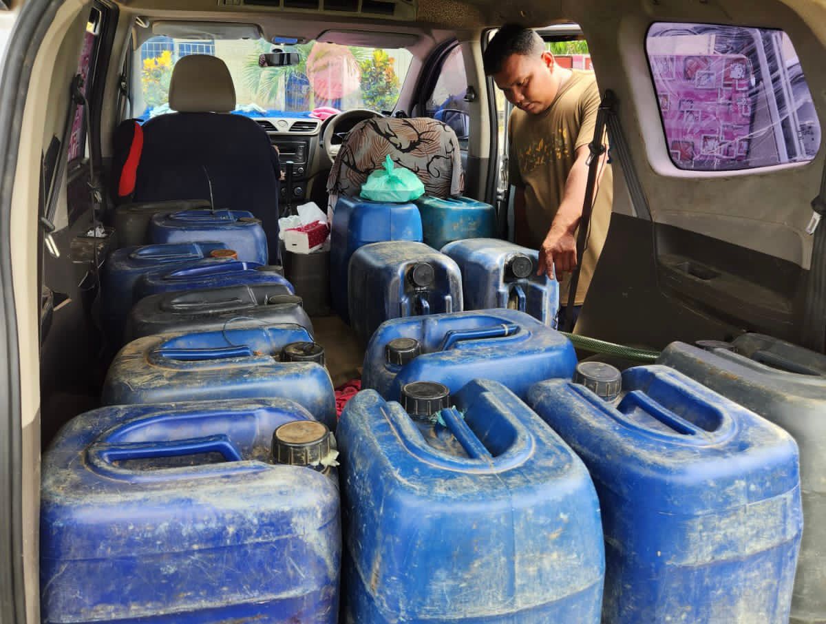 15 jeriken berisi BBM jenis pertalite ilegal yang hendak dibawa ke Konawe Utara