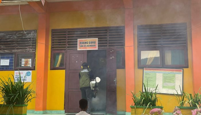 Forum Pengurangan Resiko Bencana Sultra Kembali Lakukan Fogging di Sekolah