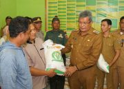 Pemkot Kendari Salurkan Bantuan Pangan untuk 552 KPM di Kelurahan Mandonga