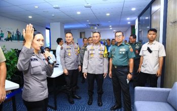 Kadiv Humas Polri Irjen Pol Sandi Nugroho menerima kunjungan Kapuspen TNI Nugraha Gumilar beserta rombongan di Gedung Humas Polri