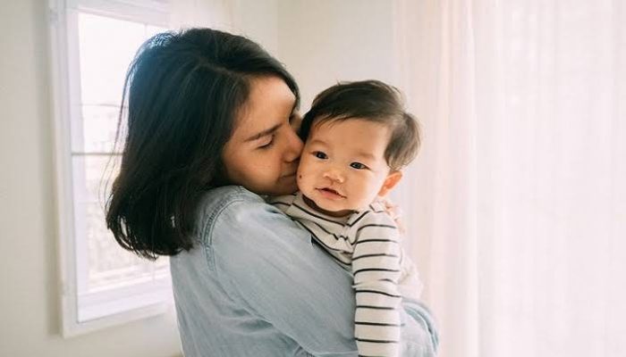 6 Penyakit pada Bayi Akibat Ciuman yang Jarang Diketahui