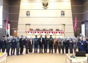Pemkot Kendari Serahkan Rancangan Awal RPJPD 2025-2045 kepada DPRD