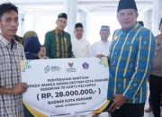 Momen Peringatan Isra Mi’raj, Pemkot Kendari Serahkan Bantuan pada Keluarga Miskin Ekstrem dan Stunting