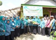 Gelar “Teras Tani”, Bunda Literasi Kota Kendari Ajak Warga Manfaatkan Lahan Kosong untuk Ditanami