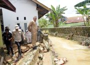 Pj Wali Kota Kendari Kunjungi Korban Banjir dan Tanah Longsor di Kelurahan Mandonga