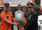 HUT ke-52 Basarnas , Bupati Konut Serahkan Bantuan Mobil Operasional untuk Penguatan Tugas Basarnas 