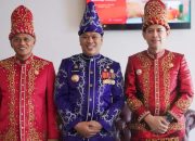 Bupati Konut Hadiri Peringatan HUT ke-64 Kabupaten Kolaka dengan Balutan Baju Adat Tolaki