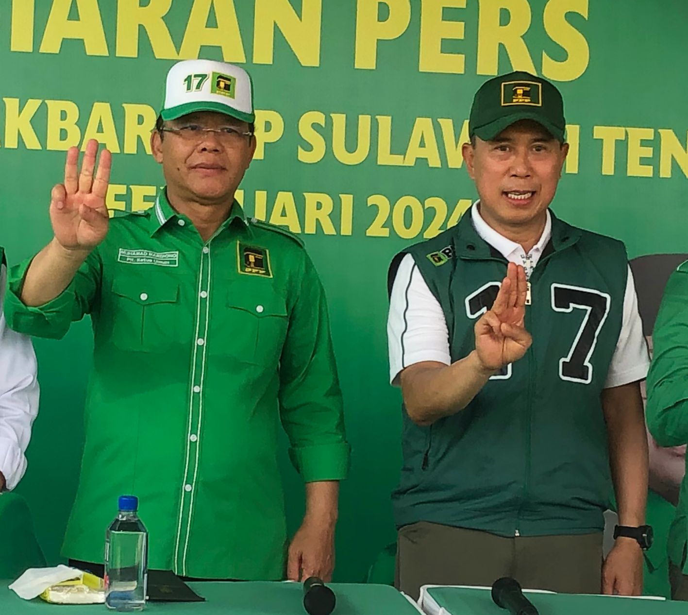 Ketua DPP PPP Muhamad Mardiono dan Ketua DPW PPP Sultra Andi Sumangerukka saat jumpa pers di Kantor DPW PPP Sultra