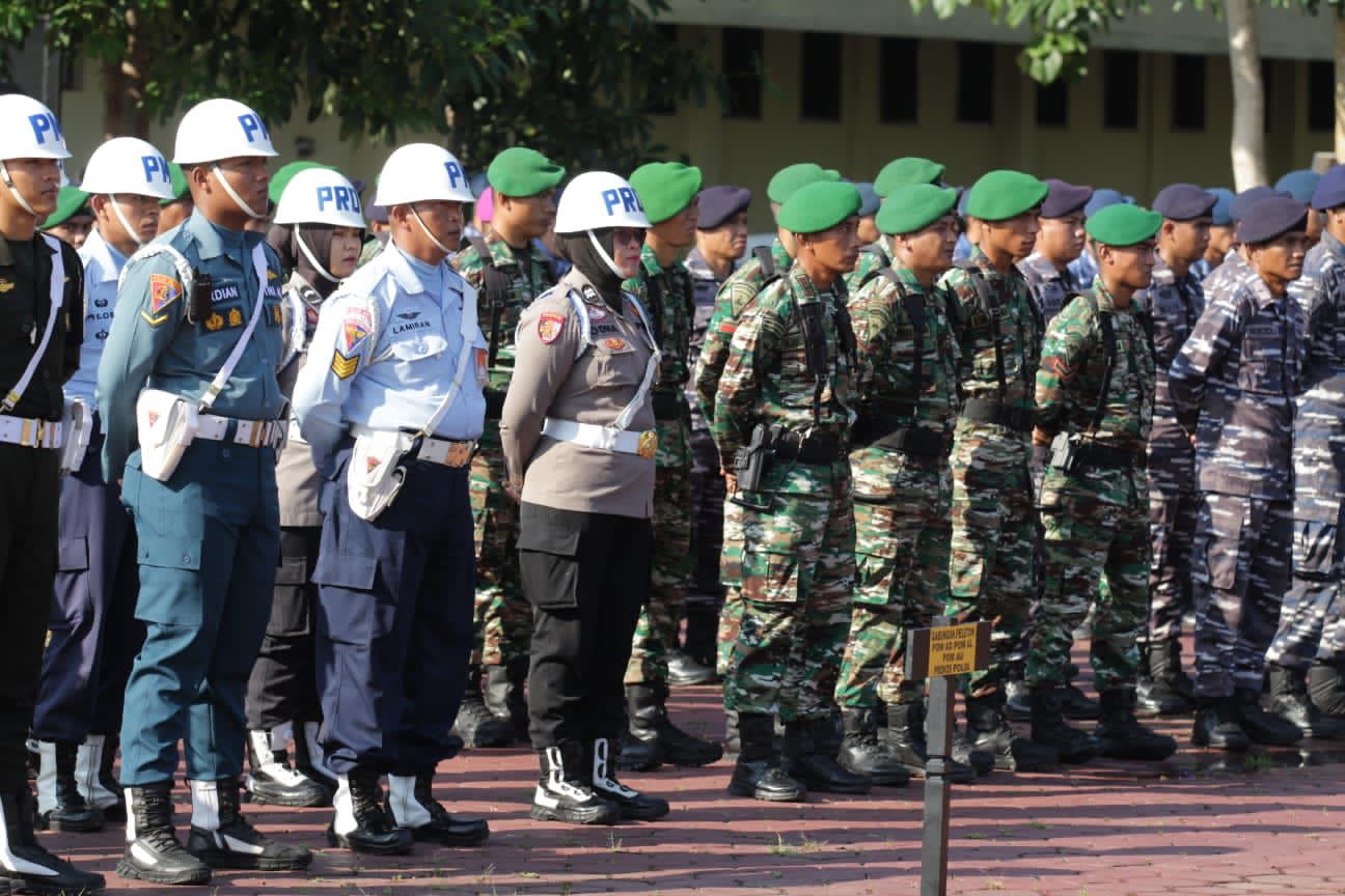 Apel Gabungan Personel Pengamanan TPS Pemilu 2024 di Lapangan Apel Presisi Polda Sultra