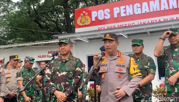 Pastikan Keamanan Pemilu, Panglima TNI bersama Kapolri Tinjau Tempat Pemungutan Suara