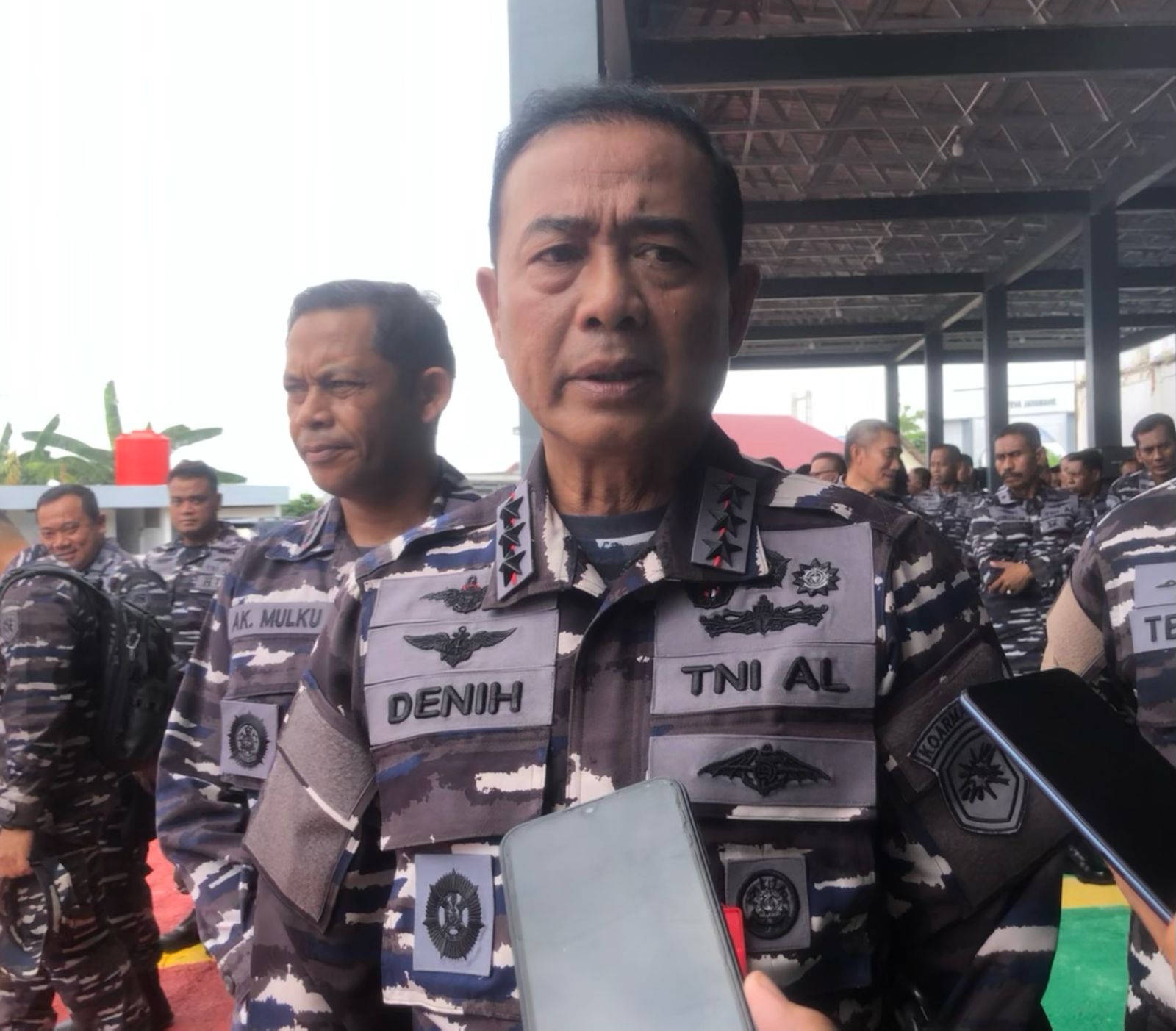 Panglima Komando Armada (Koarmada) II Laksamana Madya TNI Dr Denih Hendrata bersama Danlanal Kendari Kolonel Laut (P) Abdul Kadir Mulku Zahari