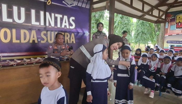 Ditlantas Polda Sultra Edukasi Murid TK Harun Al-Rasyid Tentang Rambu Lalu Lintas