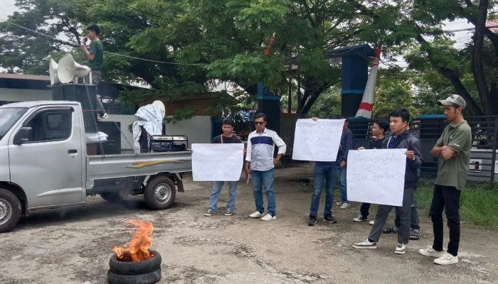 Sambangi Kantor KONI Sultra, AMS Sampaikan Mosi Tidak Percaya