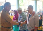 Serahkan Bantuan Pangan, Pj Wali Kota Kendari Minta Dukungan Masyarakat untuk Dukung Program Pemerintah