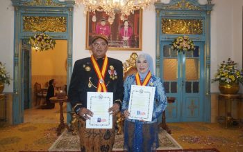 Pj Wali Kota Kendari Dianugerahi Gelar Kebangsawanan dari Raja Surakarta