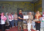 Peduli Korban Banjir, TP-PKK dan DWP Kota Kendari Salurkan Bantuan di Tiga Titik