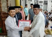 Safari Ramadan di Kecamatan Kambu, Pj Wali Kota Kendari Serahkan Bantuan