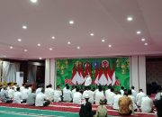 Pj Gubernur bersama Pejabat Pemprov Sultra Laksanakan Buka Puasa Bersama dan Sholat Tarwih